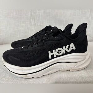 HOKA CLIFTON 10 woman’s size 7B 1162031 BWHT.